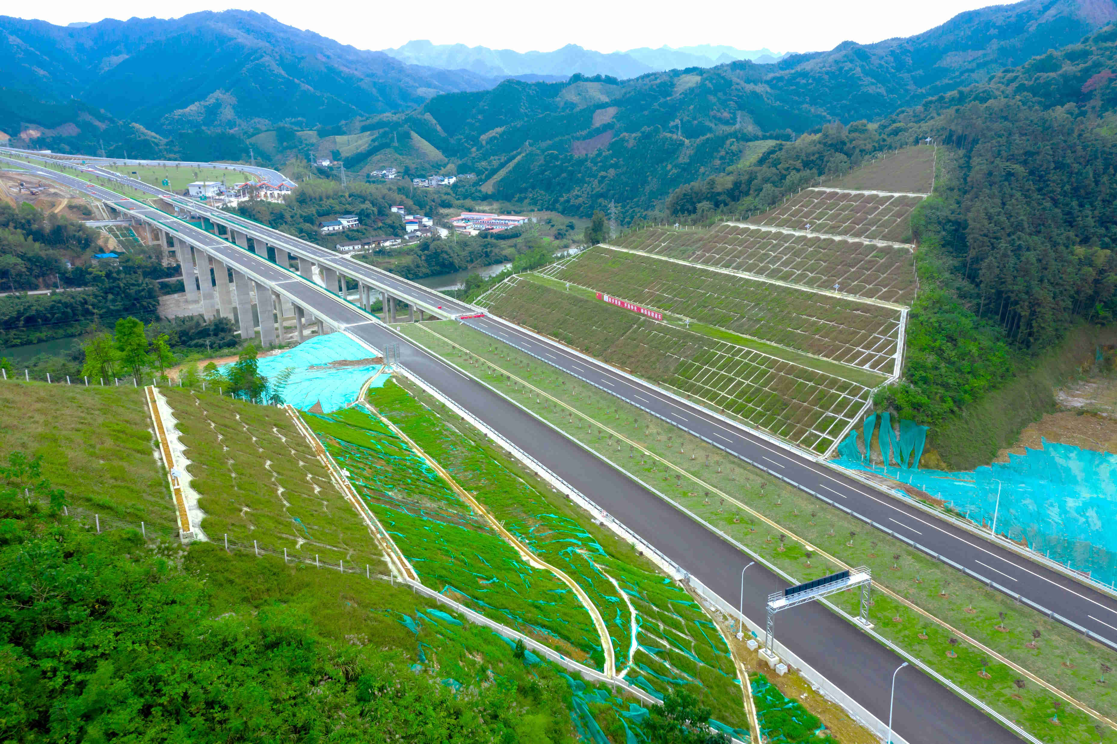 苏交科丨集团参与设计的广西桂林至柳城高速公路建成通车